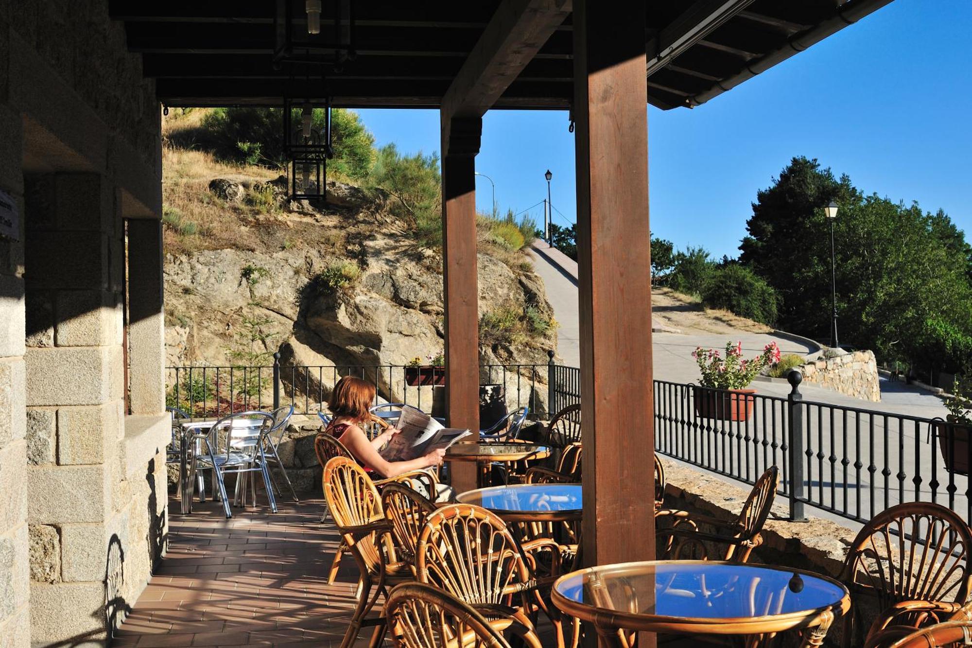 Hotel Rural Y Restaurante, Rinconcito De Gredos Cuevas Del Valle Exterior foto